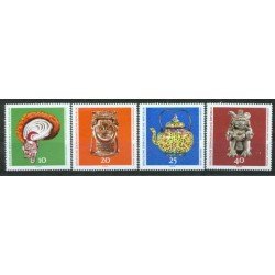 VAR1 Alemania Oriental DDR Nº 1322/25 1971 Objetos de arte del museo de etnología de Leipzig Lujo VAR1 Alemania Oriental DDR Nº 1322/25 1971 Objetos de arte del museo de etnología de Leipzig Lujo